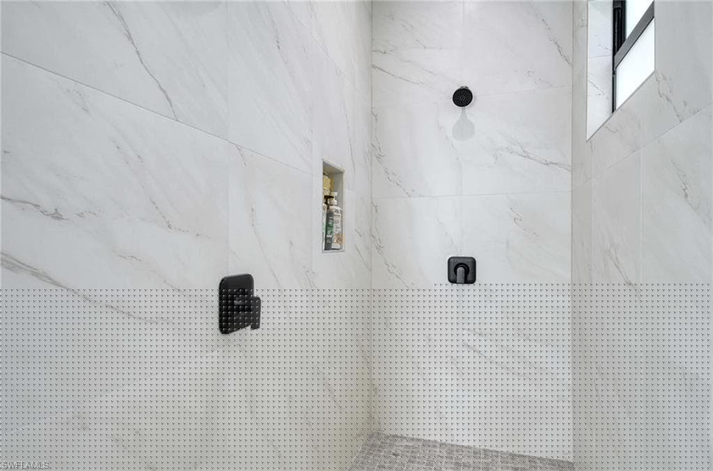 219 33rd Ave NW, Naples, FL 34120-21
