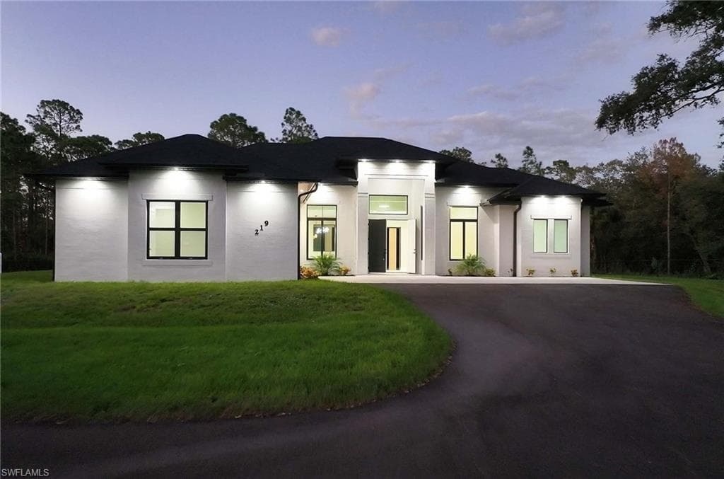 219 33rd Ave NW, Naples, FL 34120-2
