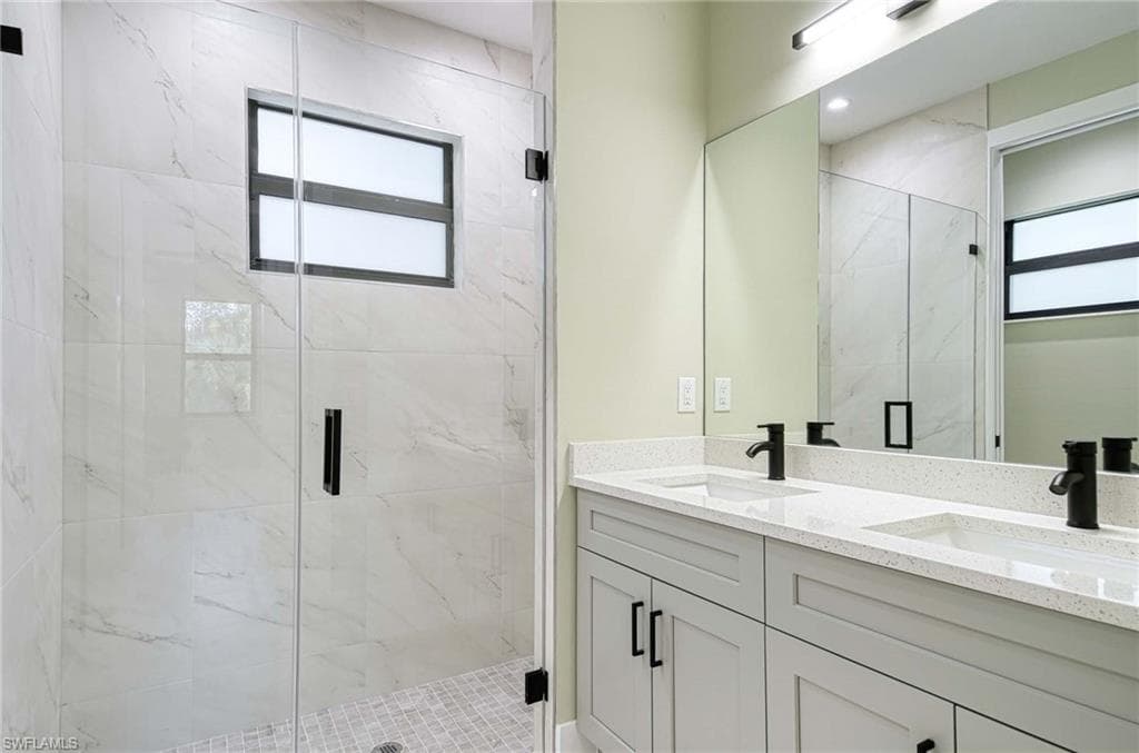 219 33rd Ave NW, Naples, FL 34120-33