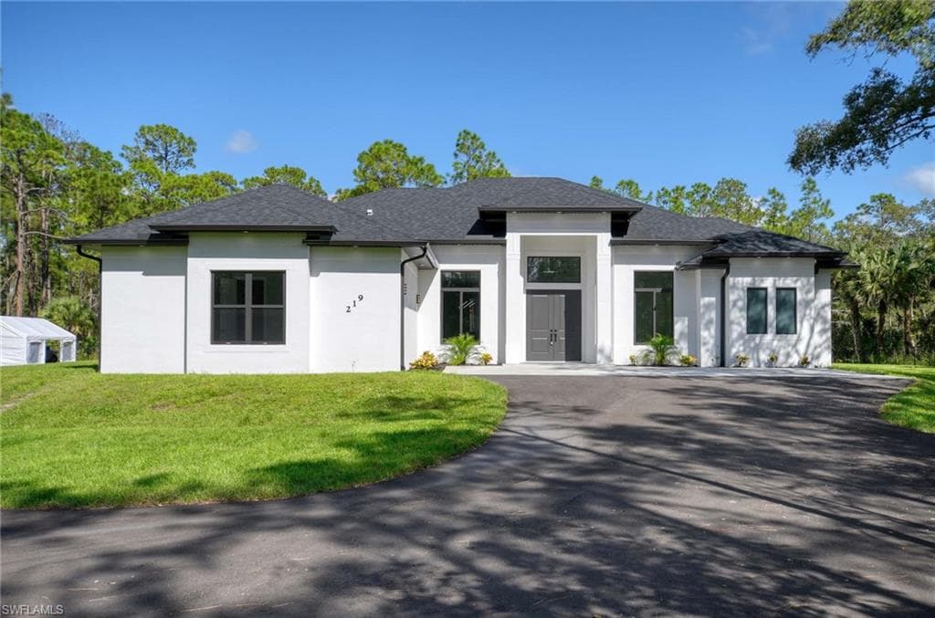 219 33rd Ave NW, Naples, FL 34120-3