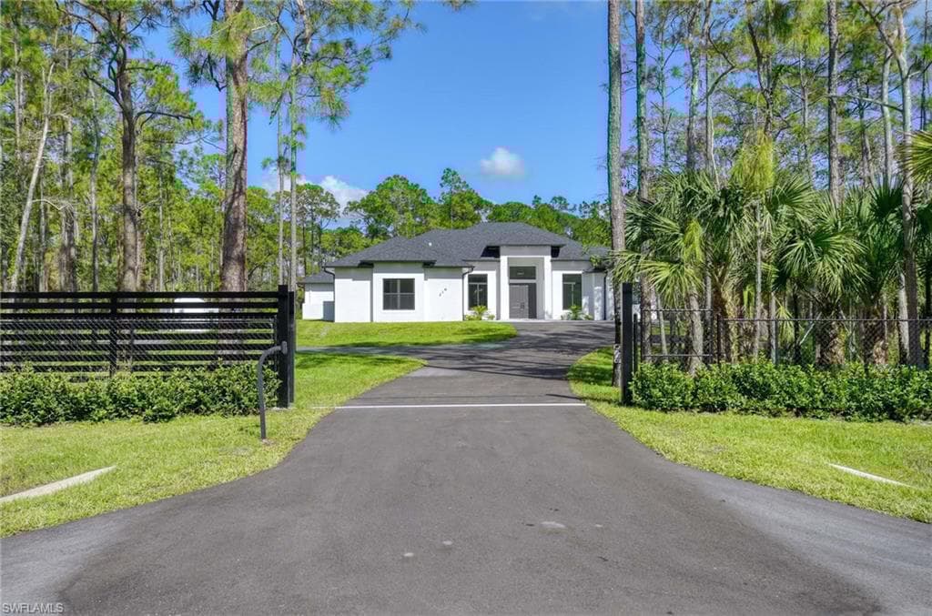 219 33rd Ave NW, Naples, FL 34120-7