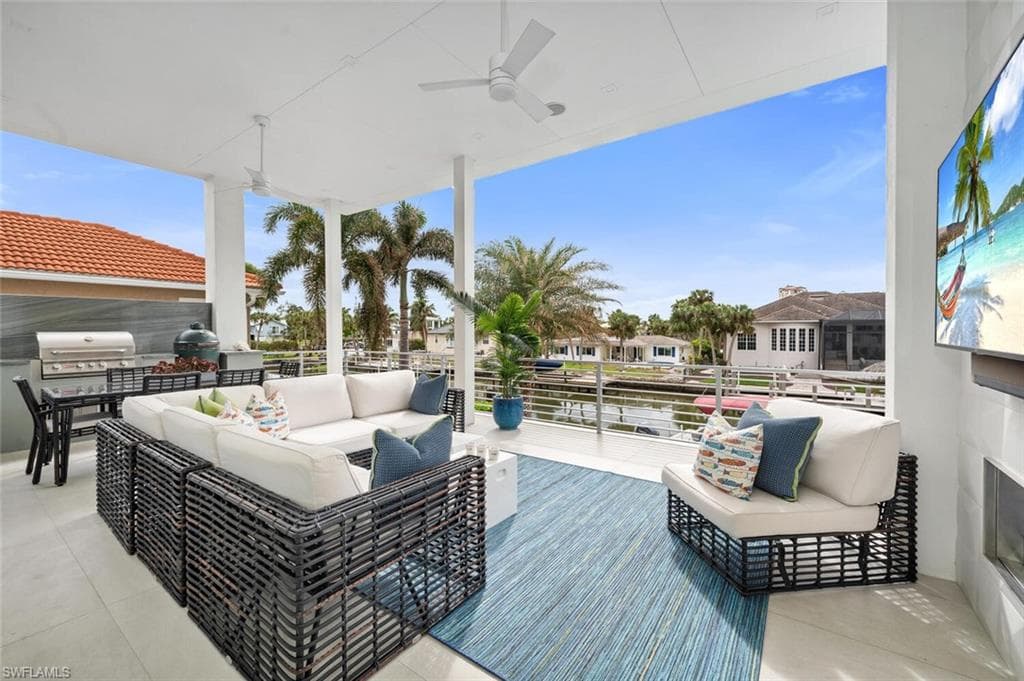 432 Bayside Ave, Naples, FL 34108-9