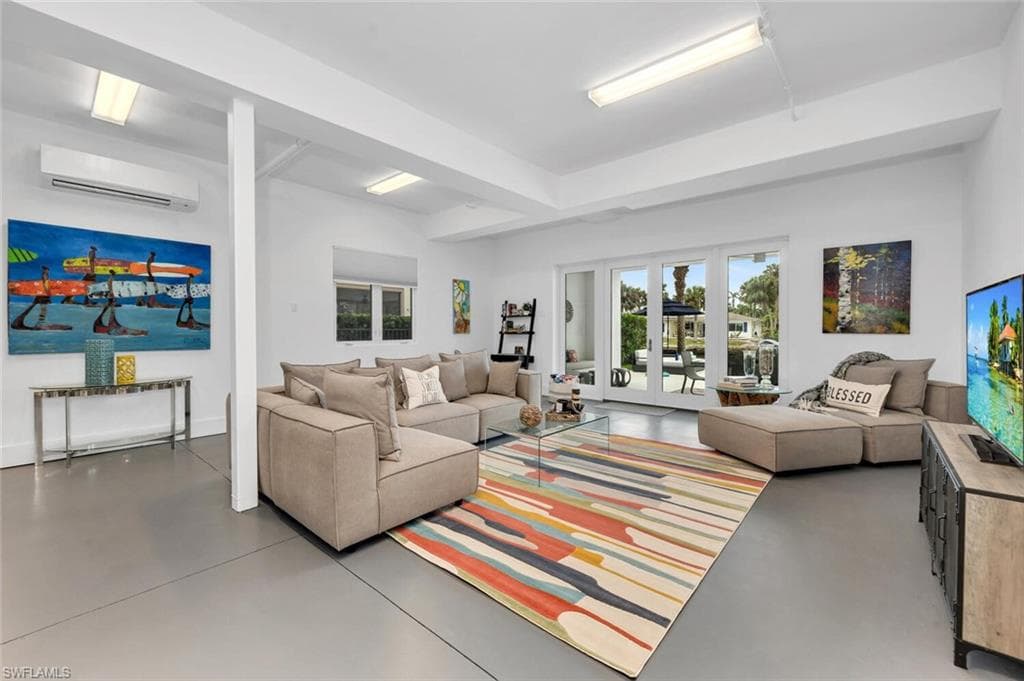 432 Bayside Ave, Naples, FL 34108-22