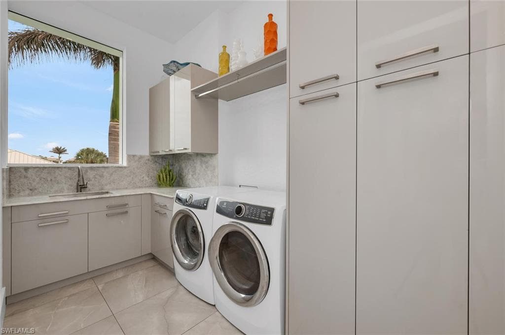 432 Bayside Ave, Naples, FL 34108-25
