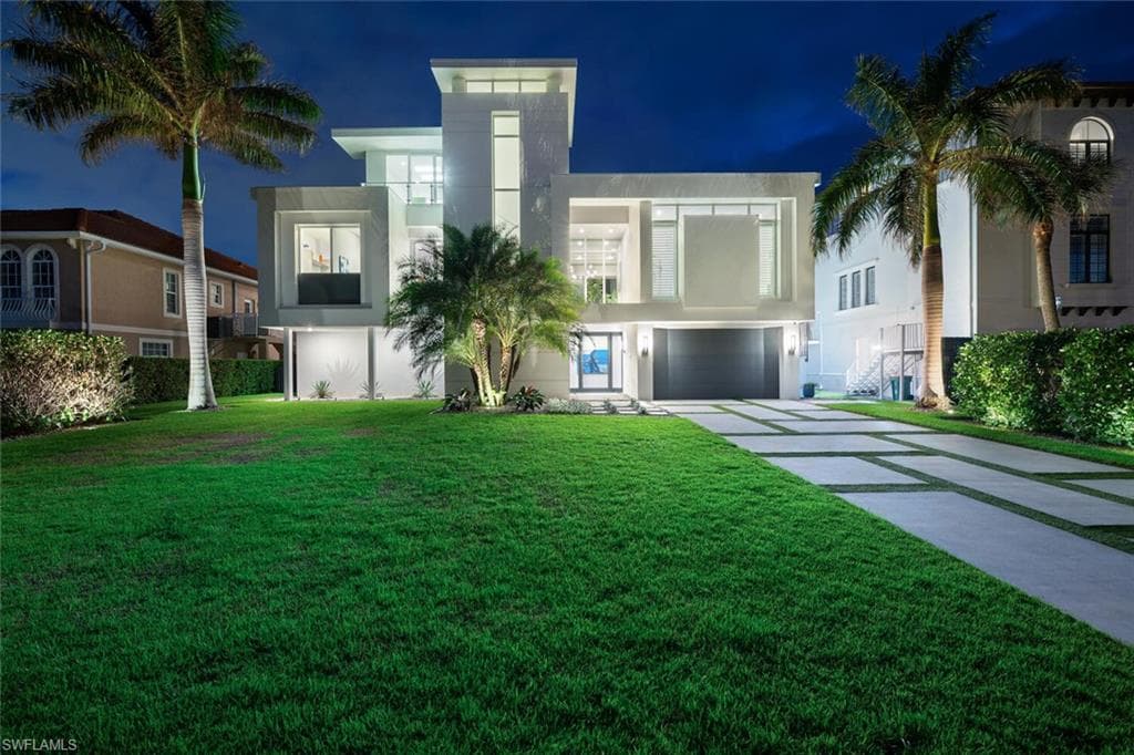 432 Bayside Ave, Naples, FL 34108-3