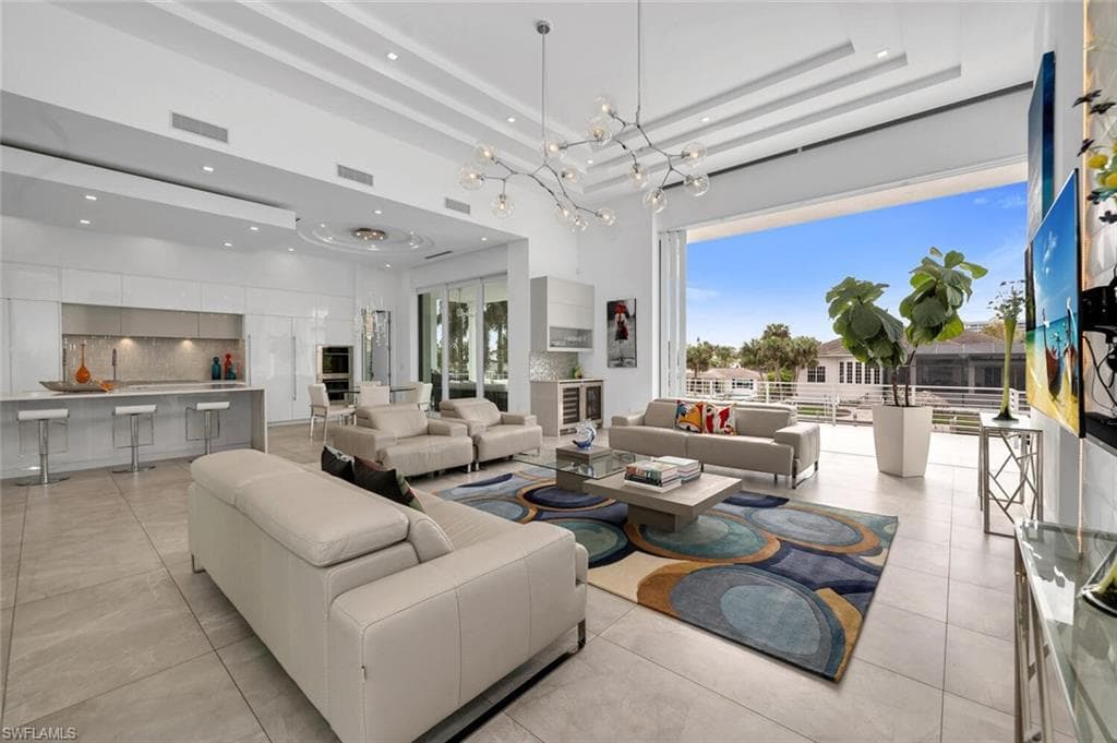 432 Bayside Ave, Naples, FL 34108-5