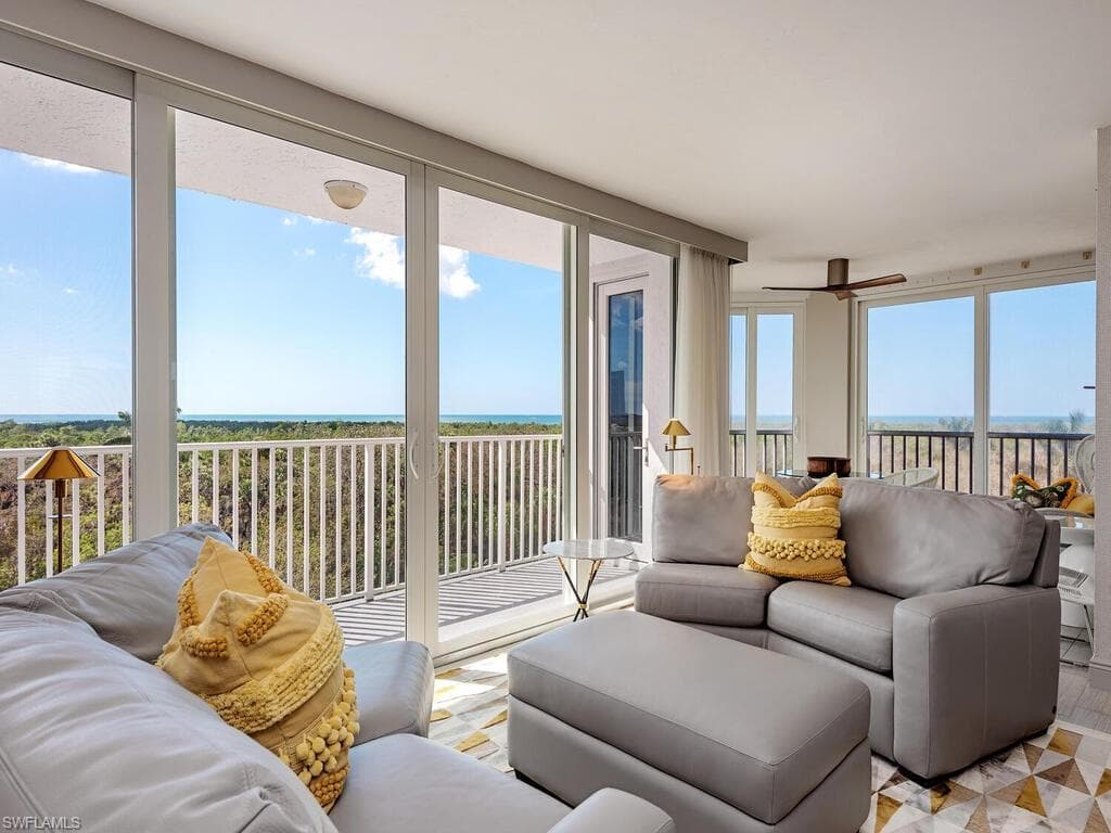 6361 Pelican Bay Blvd 402, Naples, FL 34108-2