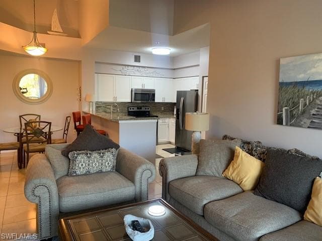 1225 Reserve Way 6-303, Naples, FL 34105-4