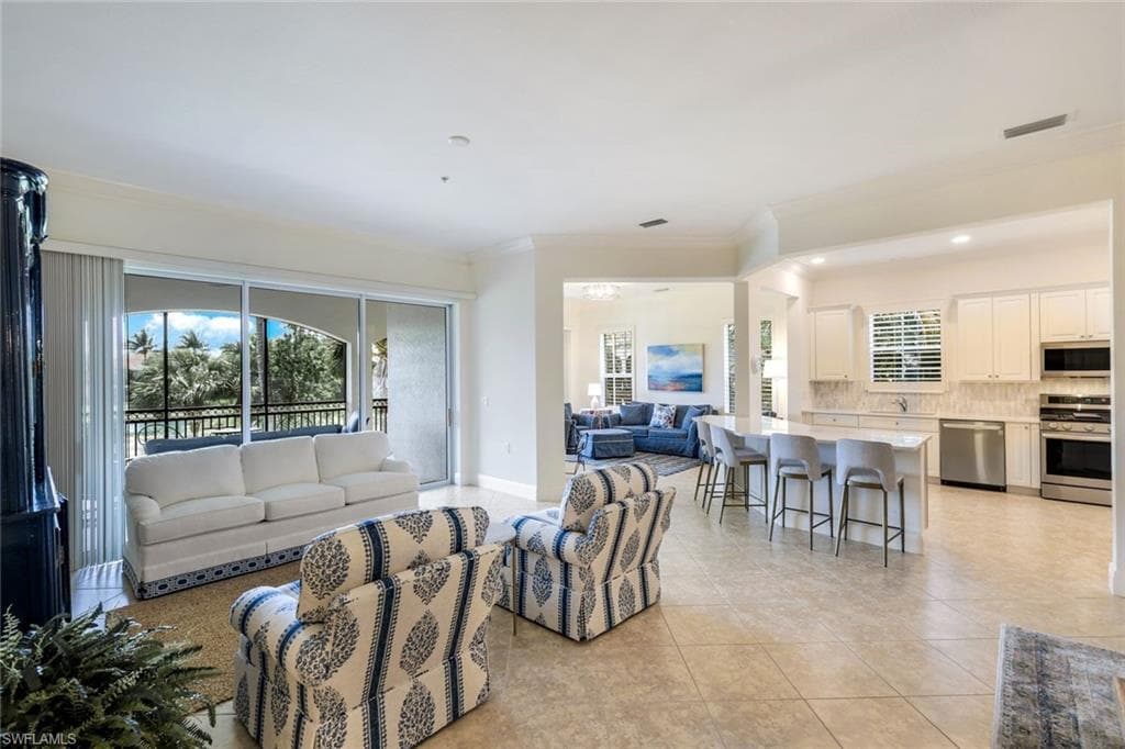 3176 Serena Ln 202, Naples, FL 34114-9