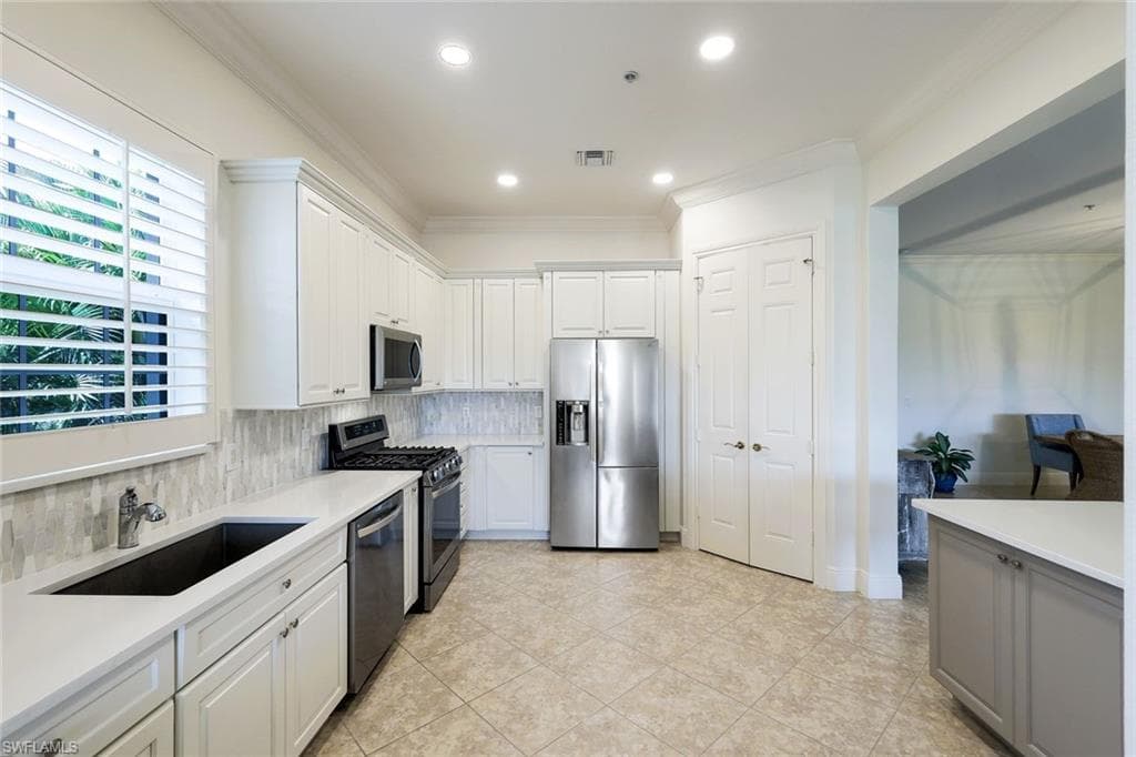 3176 Serena Ln 202, Naples, FL 34114-16
