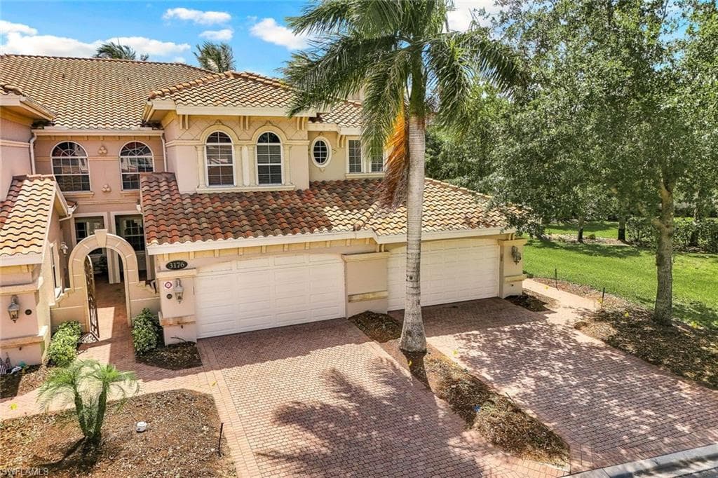 3176 Serena Ln 202, Naples, FL 34114-36