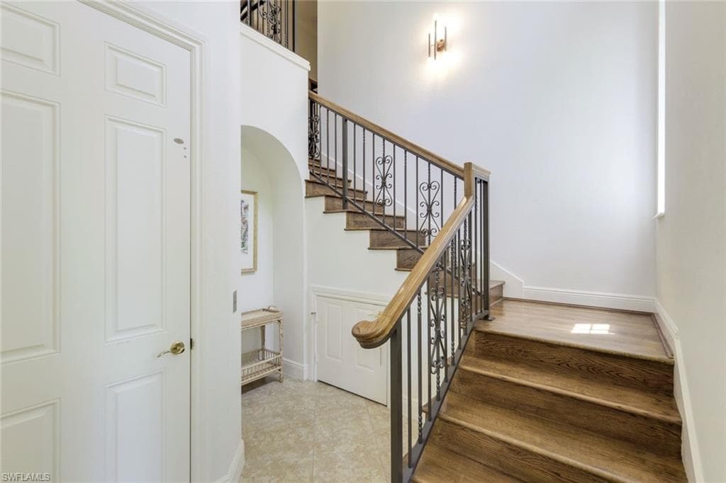 3176 Serena Ln 202, Naples, FL 34114-6