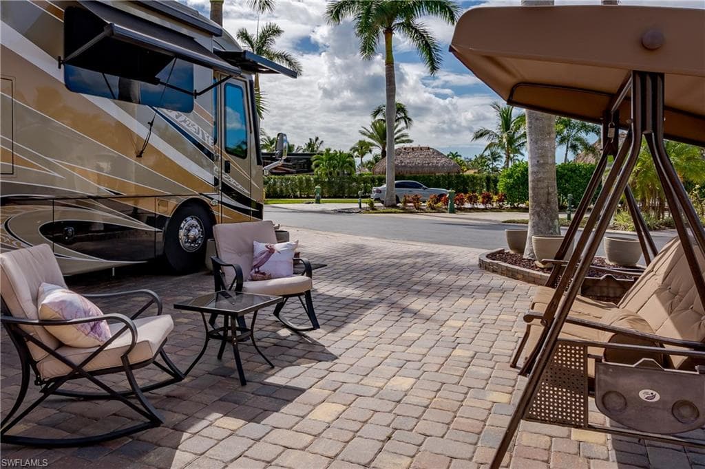 13446 Ladyfish Ln, Naples, FL 34114-29