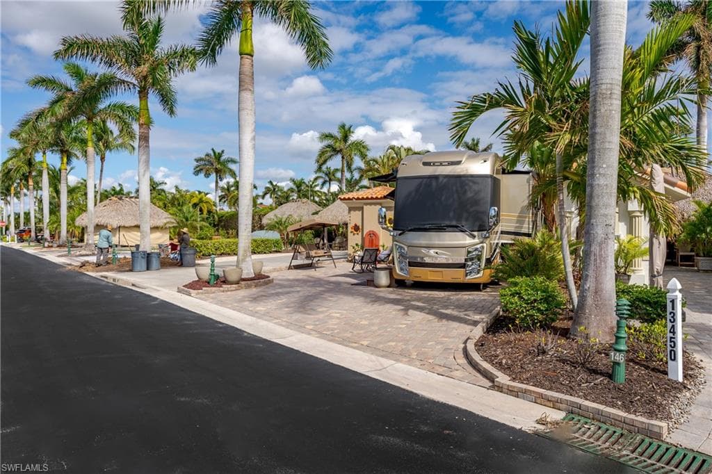 13446 Ladyfish Ln, Naples, FL 34114-33