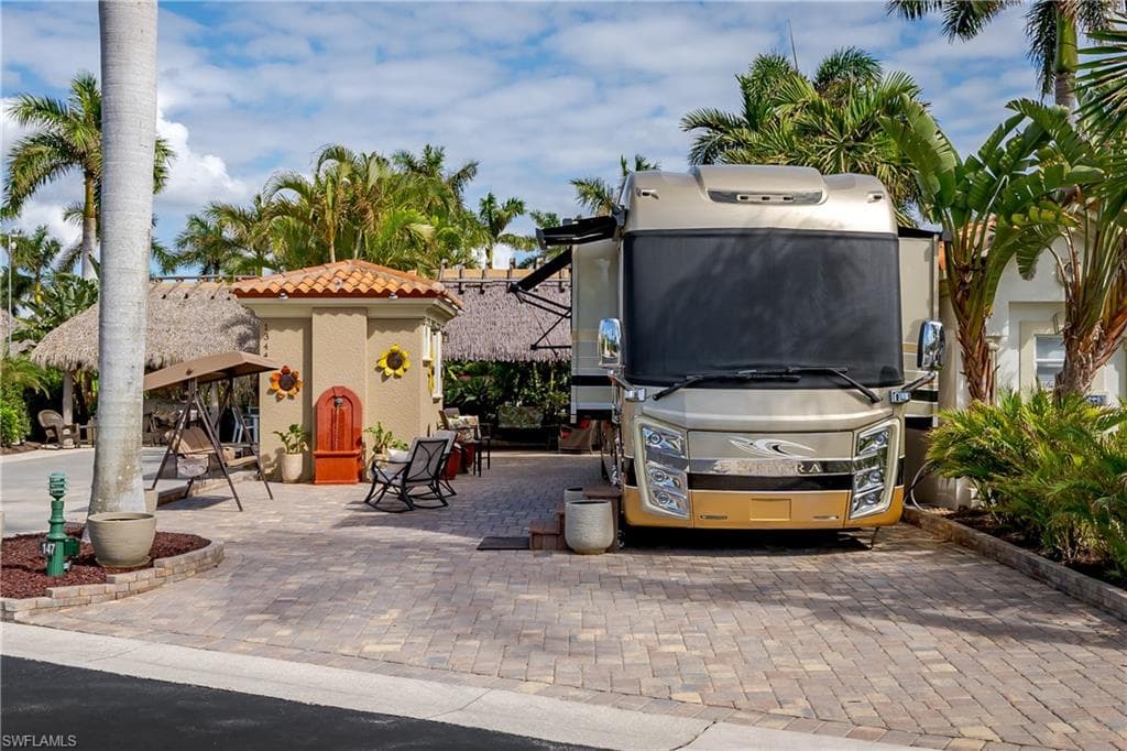 13446 Ladyfish Ln, Naples, FL 34114-35