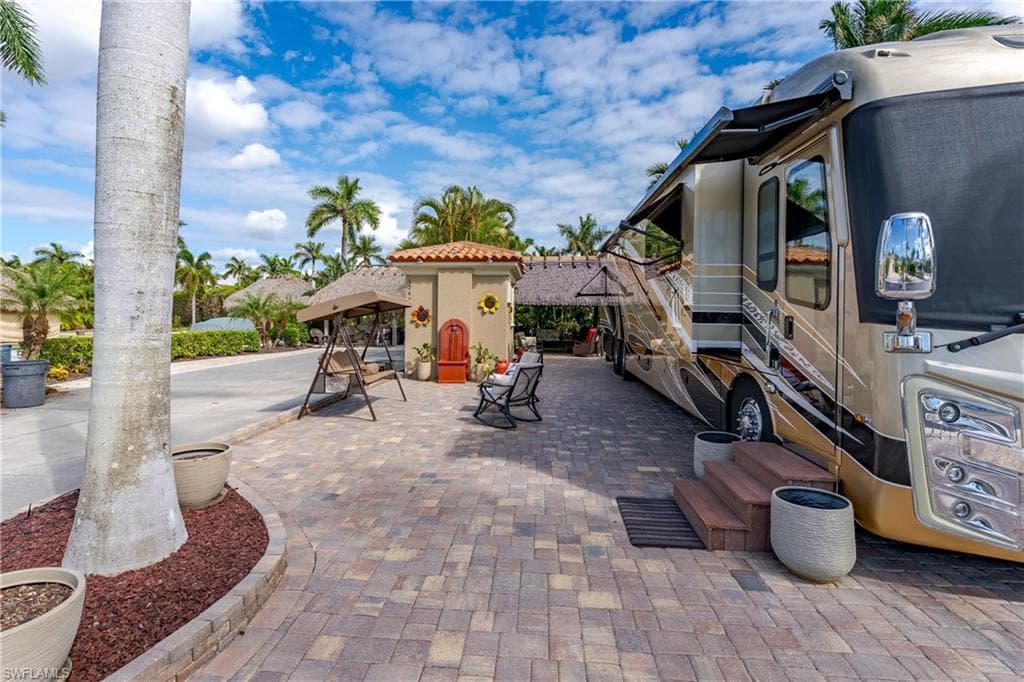 13446 Ladyfish Ln, Naples, FL 34114-36
