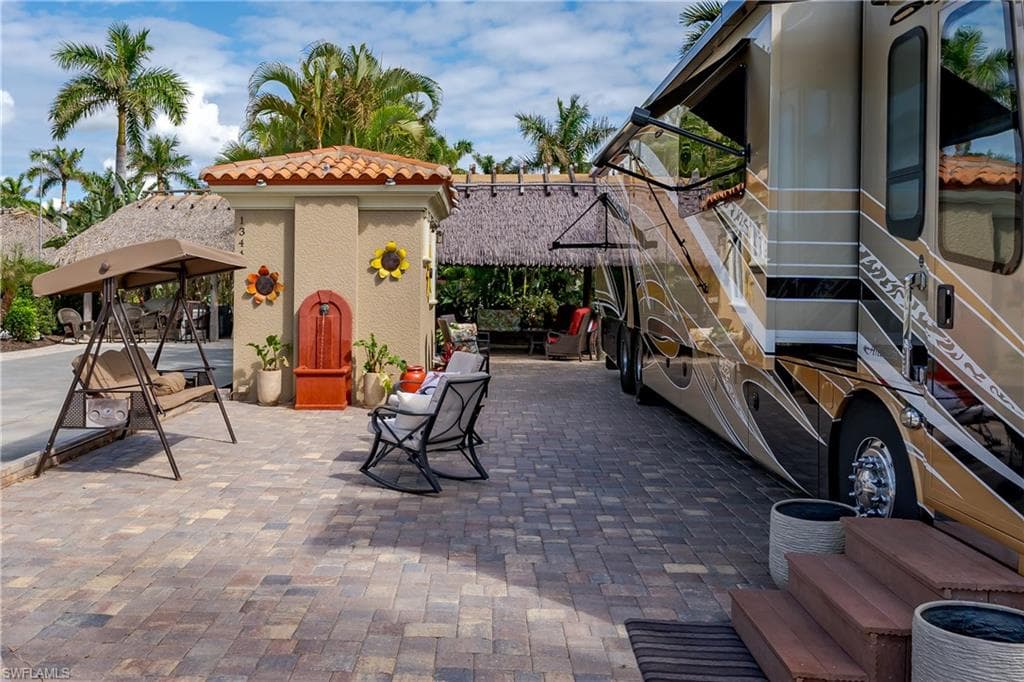 13446 Ladyfish Ln, Naples, FL 34114-37