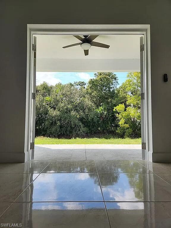 127 Connecticut Rd, Lehigh Acres, FL 33936-9