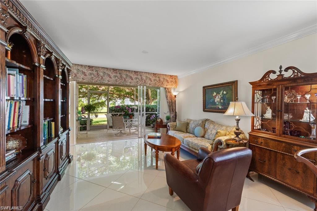 5045 Cedar Springs Dr 104, Naples, FL 34110-13