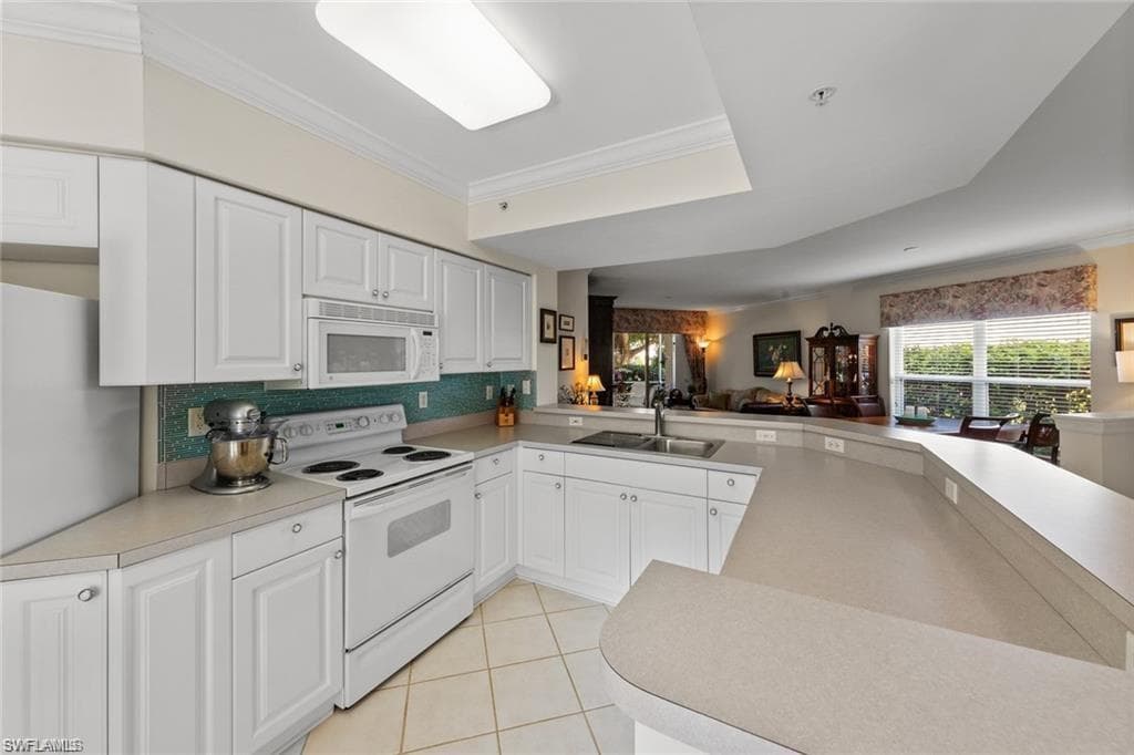 5045 Cedar Springs Dr 104, Naples, FL 34110-15