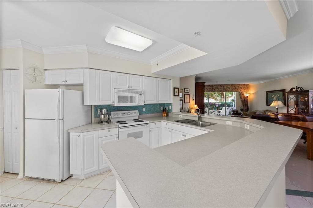 5045 Cedar Springs Dr 104, Naples, FL 34110-17