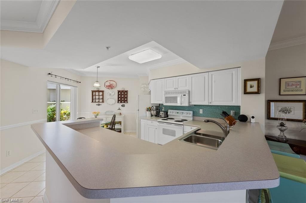 5045 Cedar Springs Dr 104, Naples, FL 34110-18