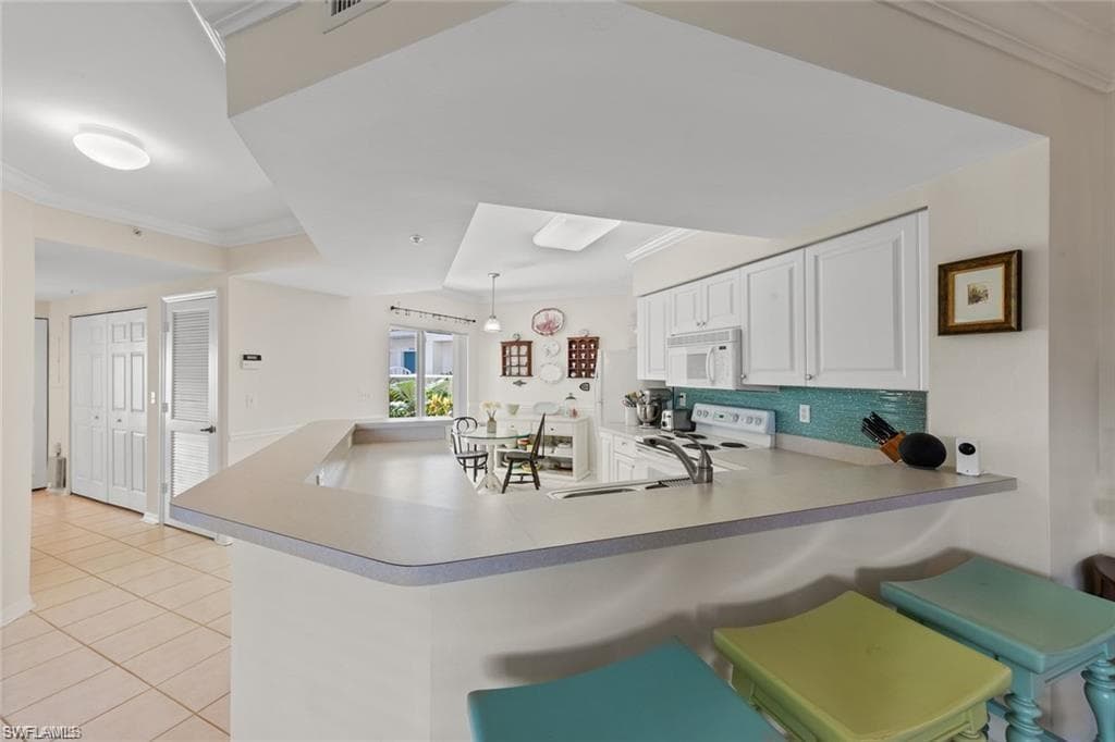 5045 Cedar Springs Dr 104, Naples, FL 34110-20
