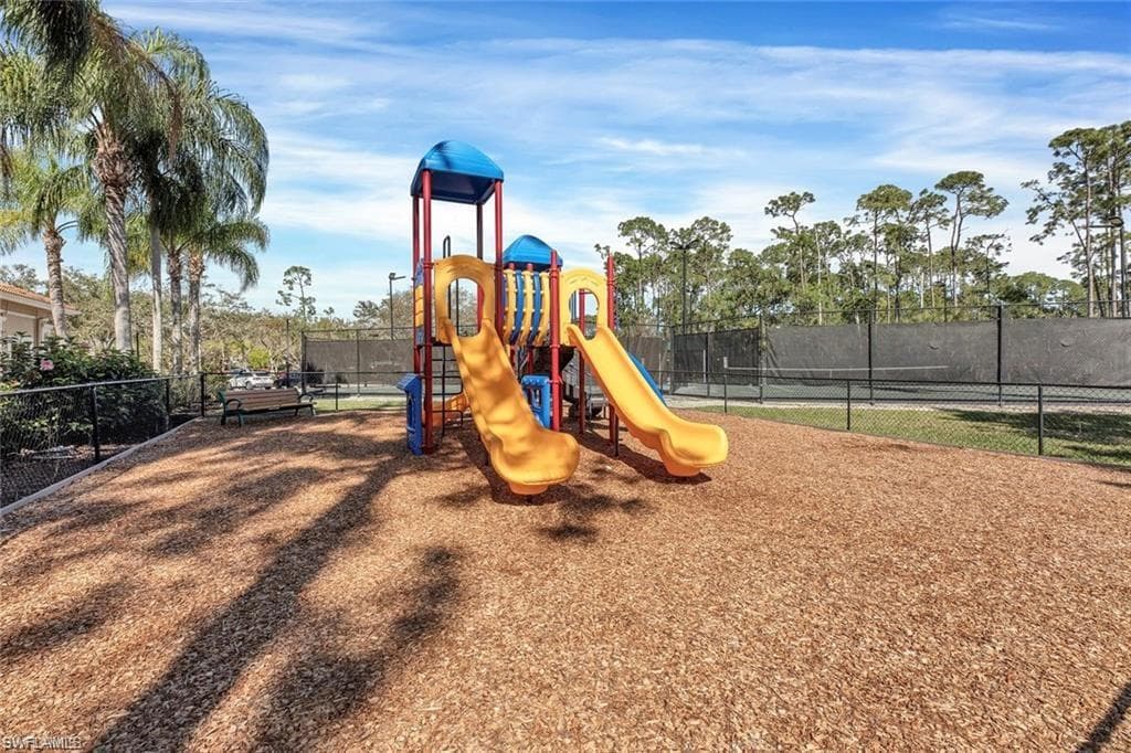 5045 Cedar Springs Dr 104, Naples, FL 34110-33