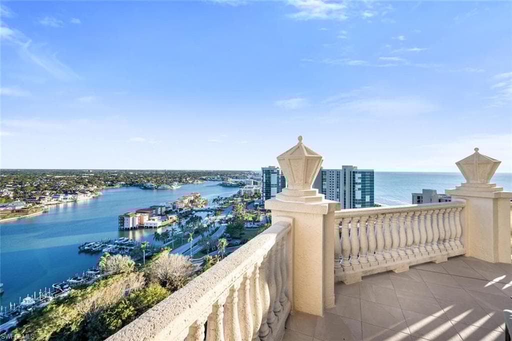 4021 Gulf Shore Blvd N 2105, Naples, FL 34103-23
