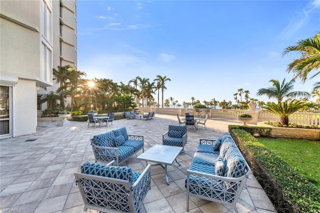 4021 Gulf Shore Blvd N 2105, Naples, FL 34103-25