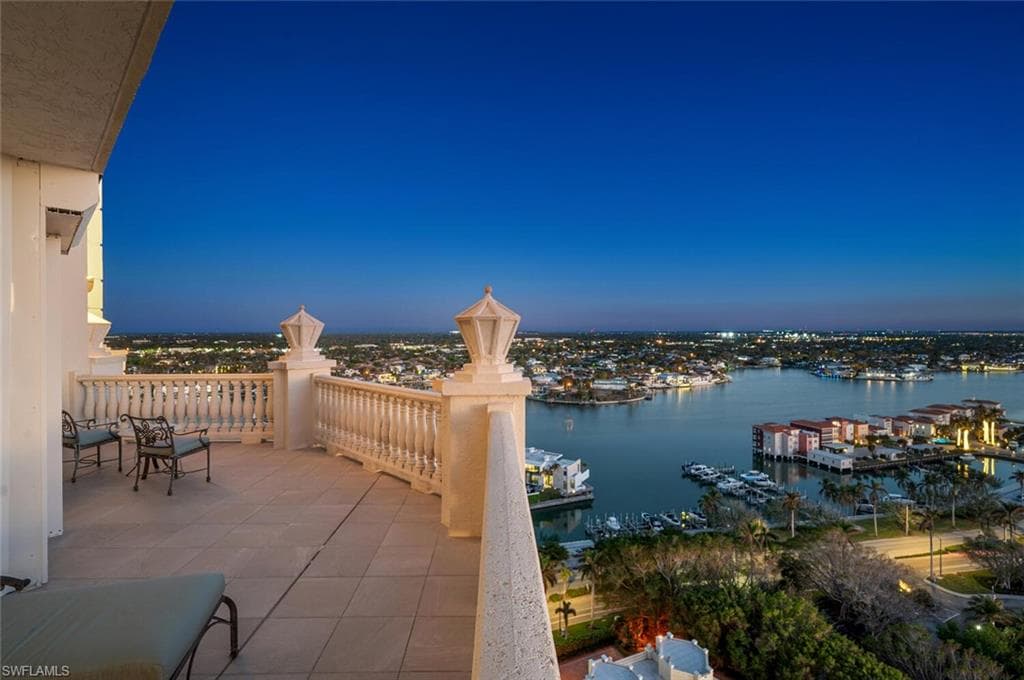4021 Gulf Shore Blvd N 2105, Naples, FL 34103-6