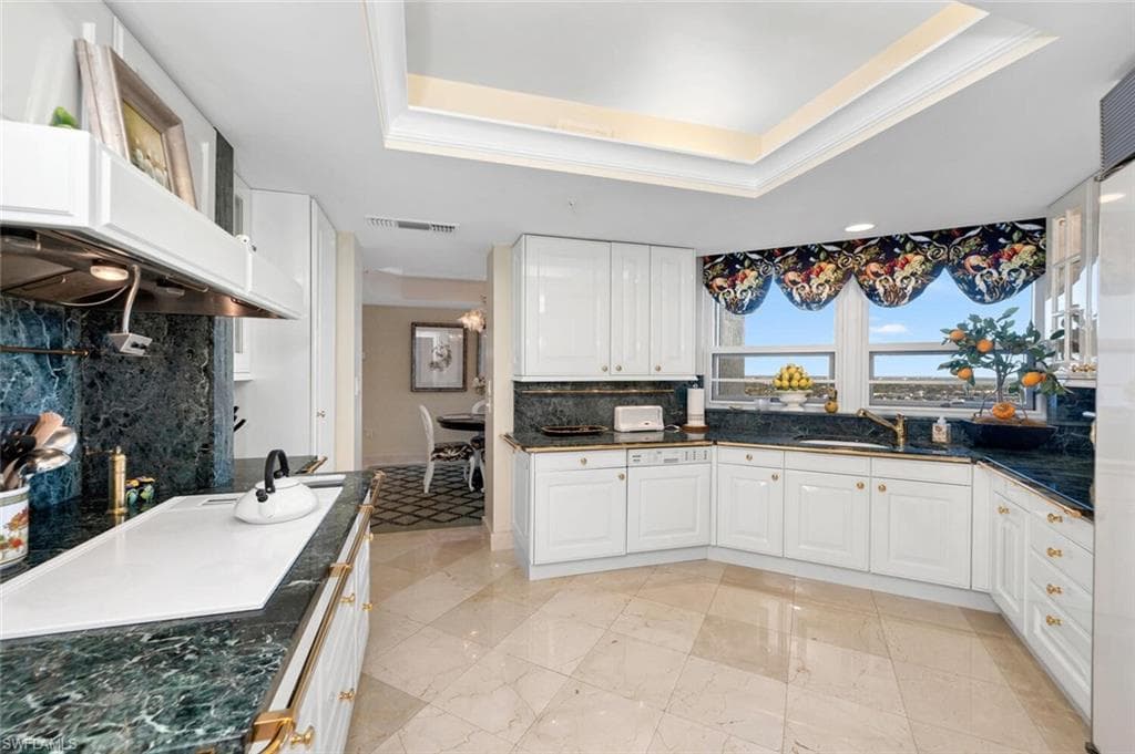 4021 Gulf Shore Blvd N 2105, Naples, FL 34103-8