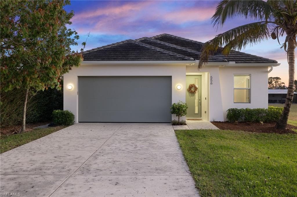 556 103rd Ave N, Naples, FL 34108-2