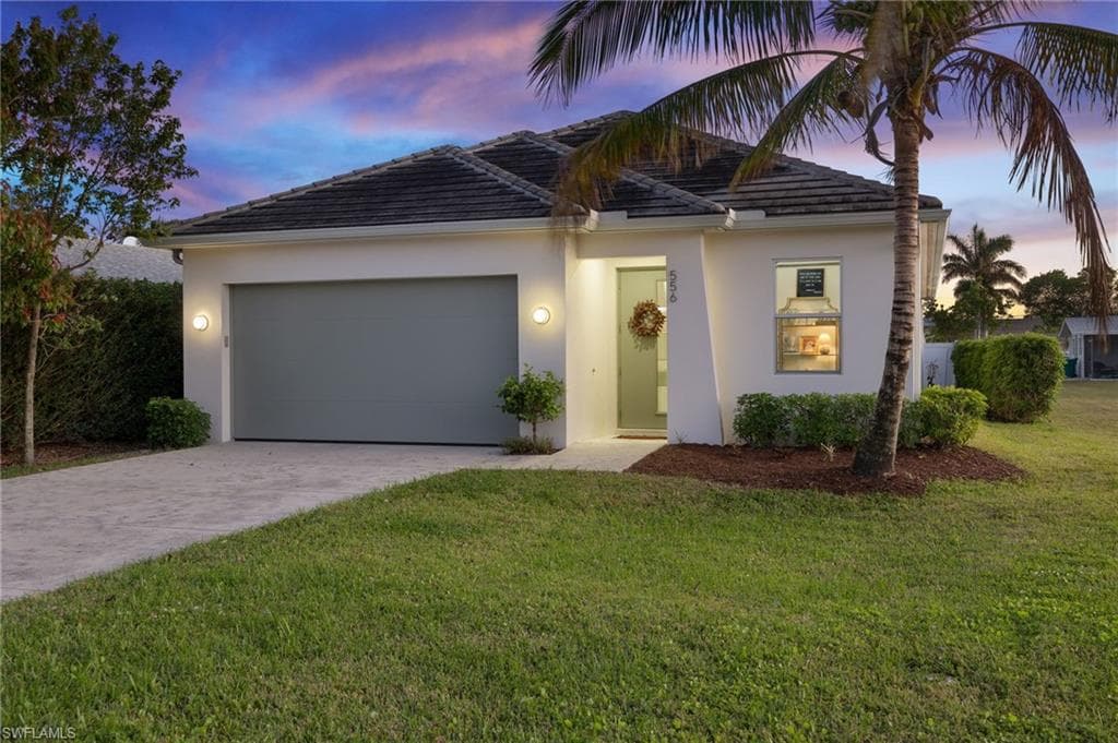 556 103rd Ave N, Naples, FL 34108-3