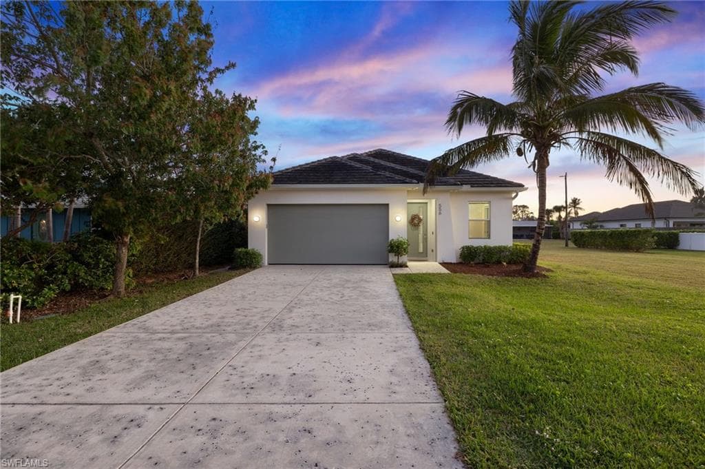 556 103rd Ave N, Naples, FL 34108-4