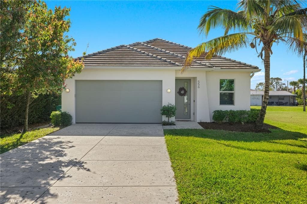 556 103rd Ave N, Naples, FL 34108-5