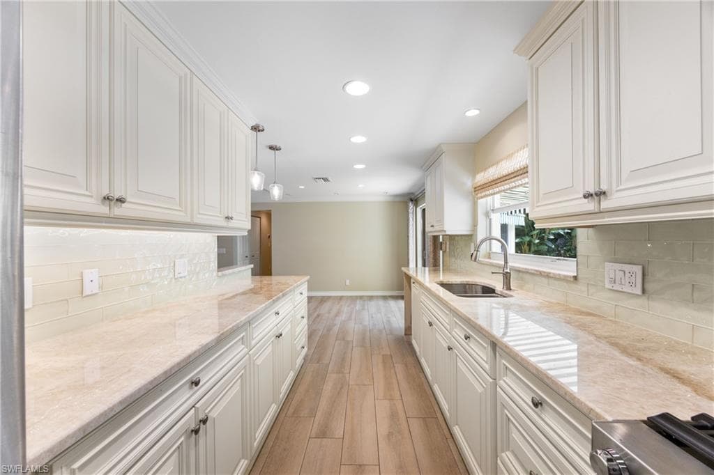 1135 7th St S, Naples, FL 34102-11