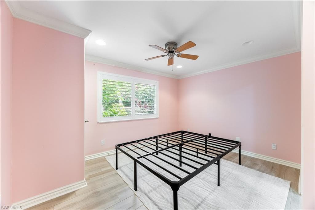 1135 7th St S, Naples, FL 34102-15