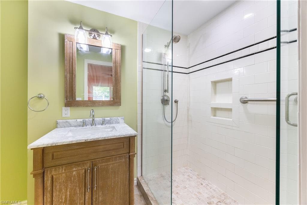 1135 7th St S, Naples, FL 34102-17