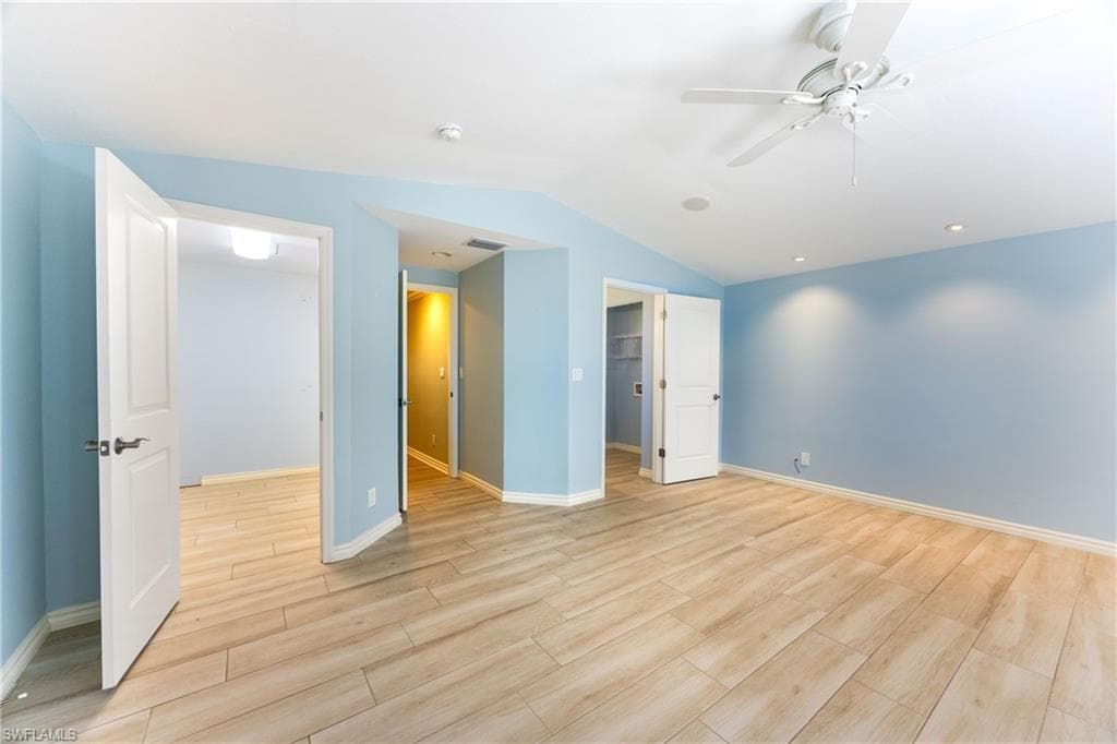 1135 7th St S, Naples, FL 34102-19