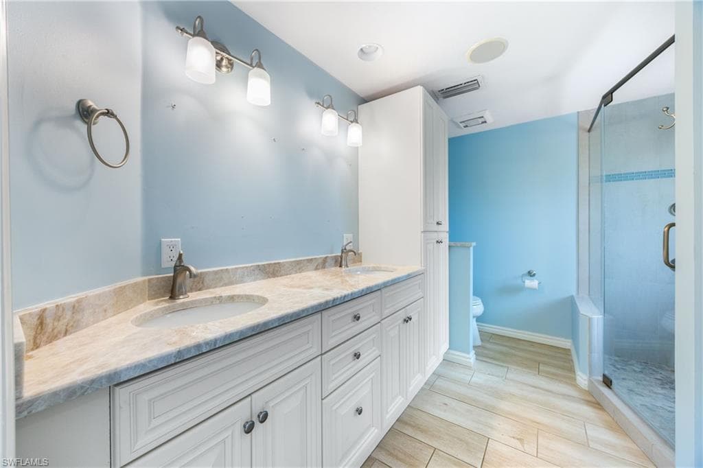 1135 7th St S, Naples, FL 34102-23