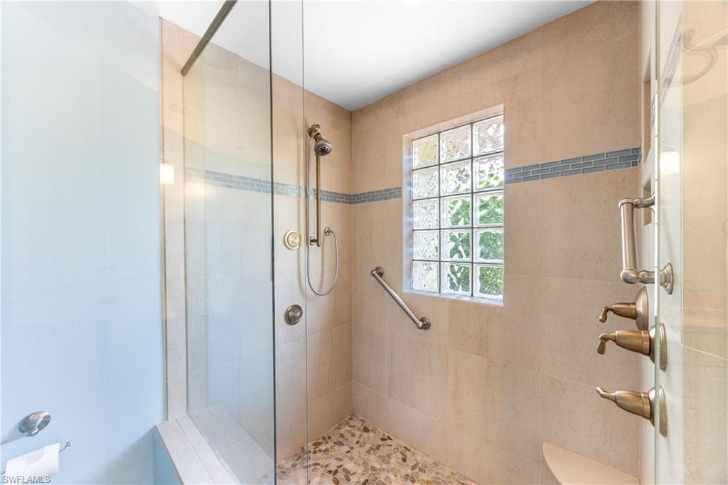 1135 7th St S, Naples, FL 34102-24