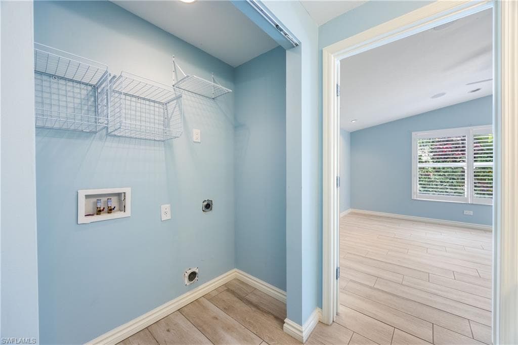 1135 7th St S, Naples, FL 34102-25