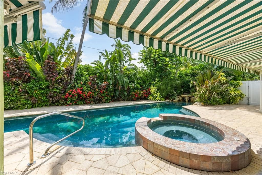 1135 7th St S, Naples, FL 34102-29