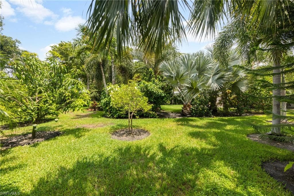 1135 7th St S, Naples, FL 34102-34