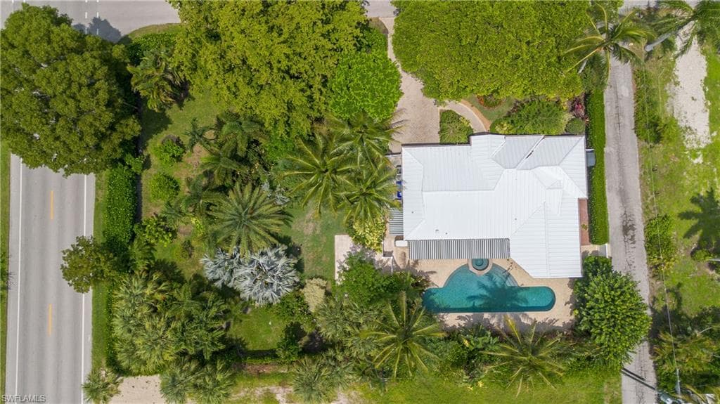 1135 7th St S, Naples, FL 34102-36