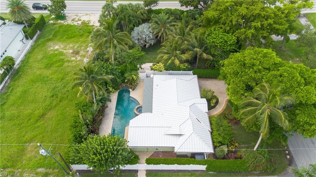 1135 7th St S, Naples, FL 34102-37