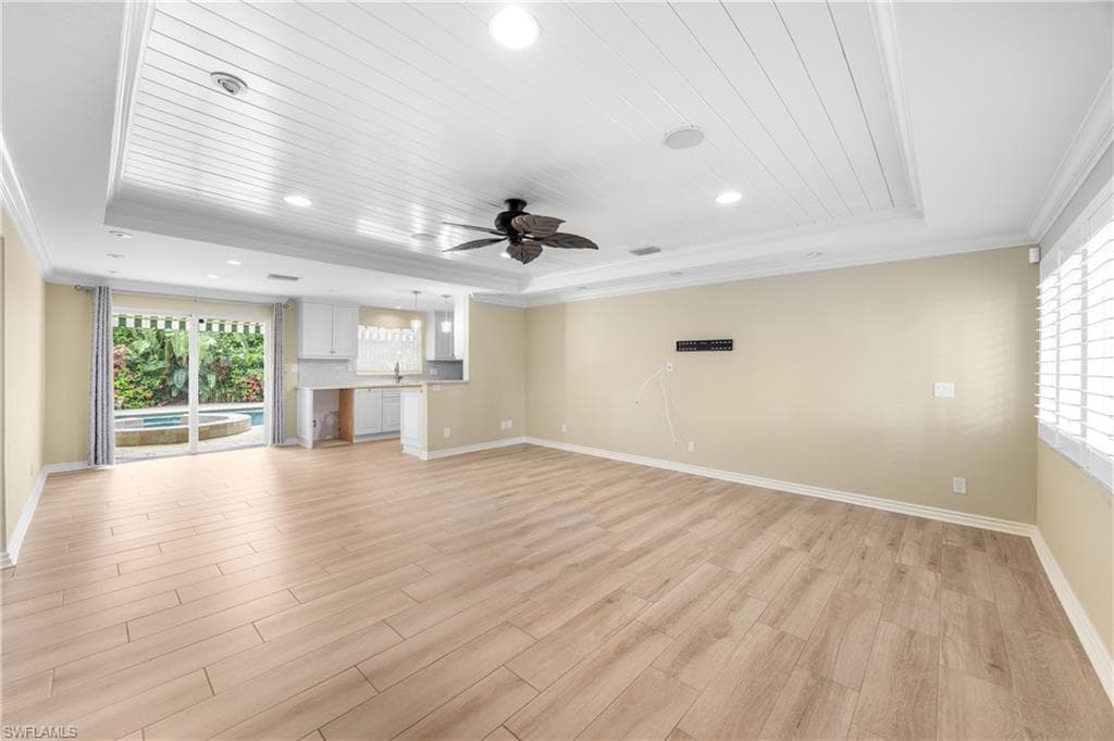 1135 7th St S, Naples, FL 34102-3