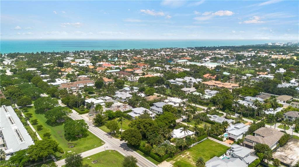 1135 7th St S, Naples, FL 34102-40