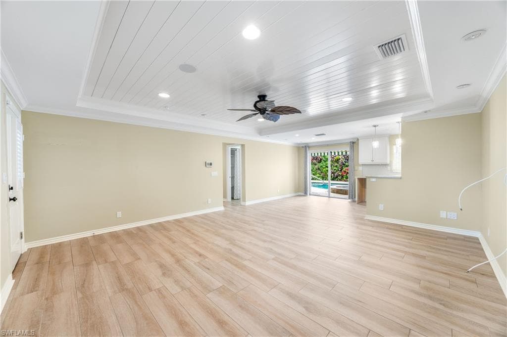 1135 7th St S, Naples, FL 34102-5